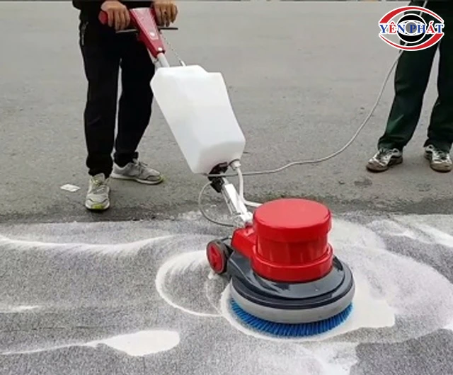 Máy chà sàn giặt thảm dễ dùng