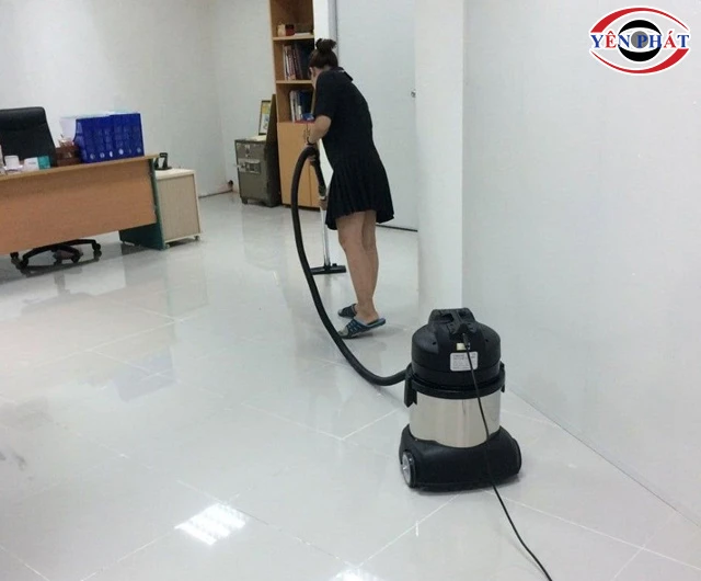 Máy hút bụi Clepro làm việc