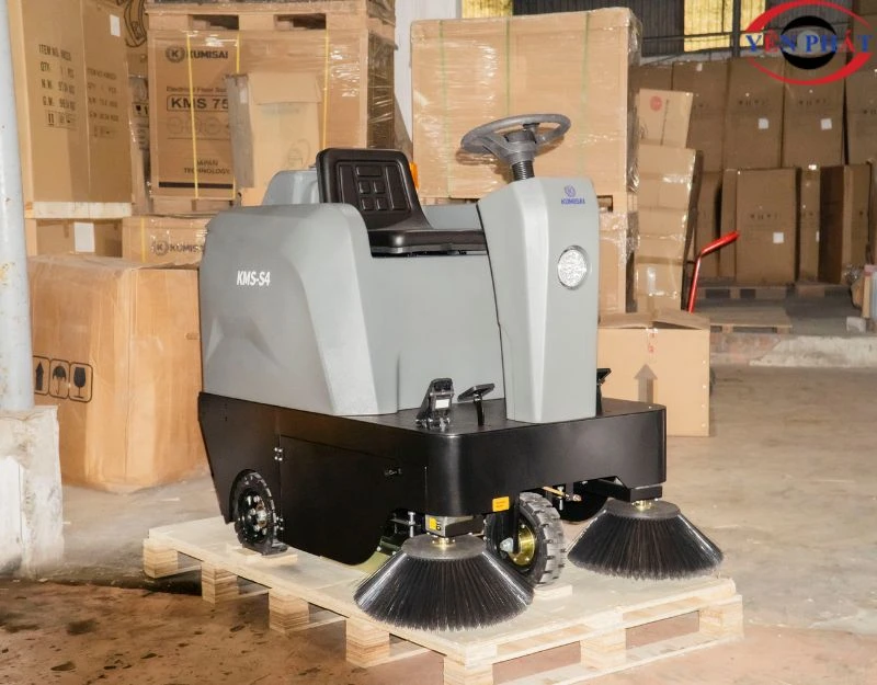Xe quét rác công nghiệp ngồi lái Kumisai KMS S4 5