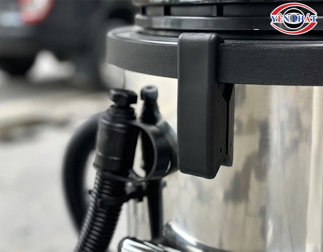 thiết kế chốt khóa dễ thao tác