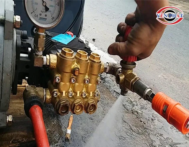 Kiểm tra vỏ máy và các mối kết nối