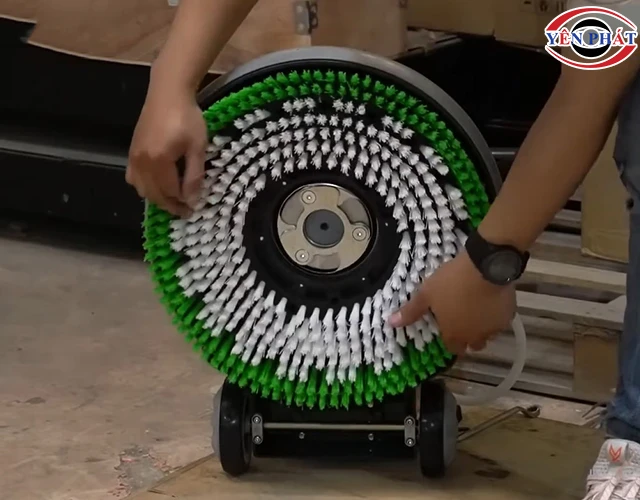thay bàn chải máy chà sàn