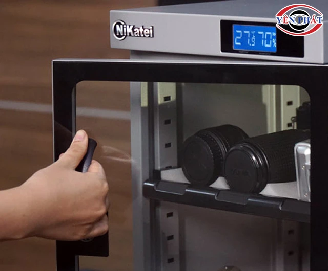 Hạn chế mở cửa tủ chống ẩm thường xuyên
