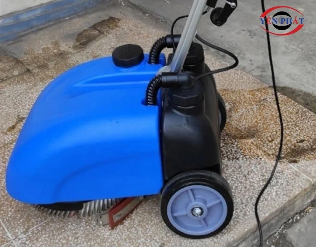 Vết bẩn bị kéo lê thay vì được tẩy rửa